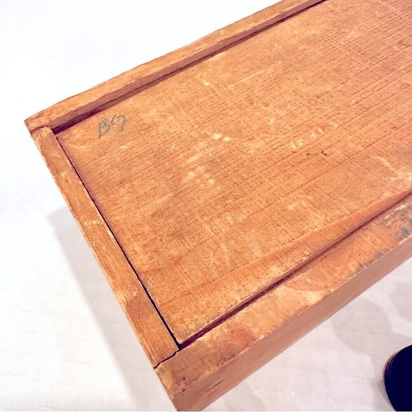 Vintage Wood Hand Carved 32 Piece Chess Set Wood Box Antique Toy Game Primitive - Picture 8 of 10